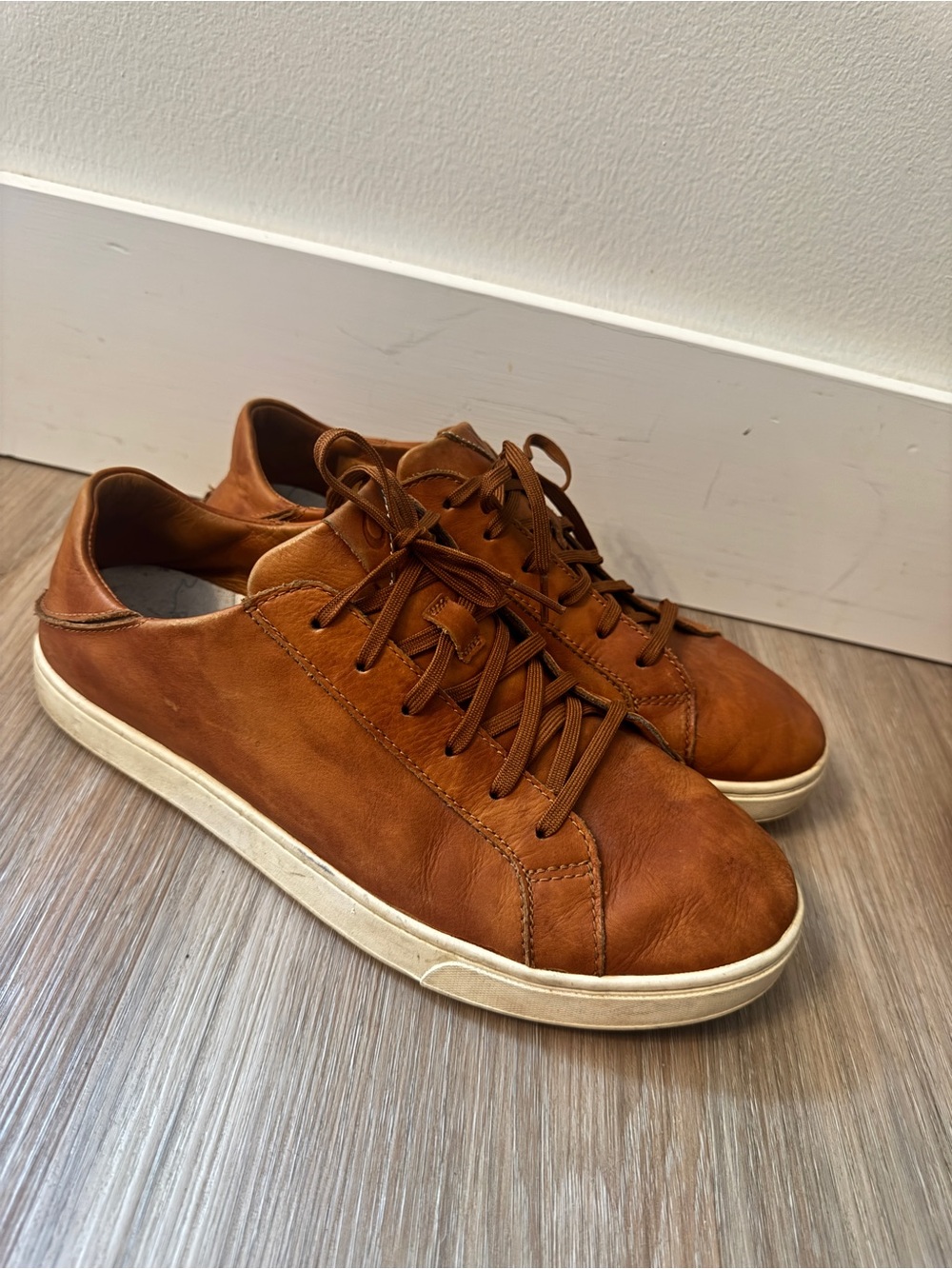 OluKai Kahu Pahaha Men’s 10.5 Brown Leather Lace Up Sneakers shoe casual